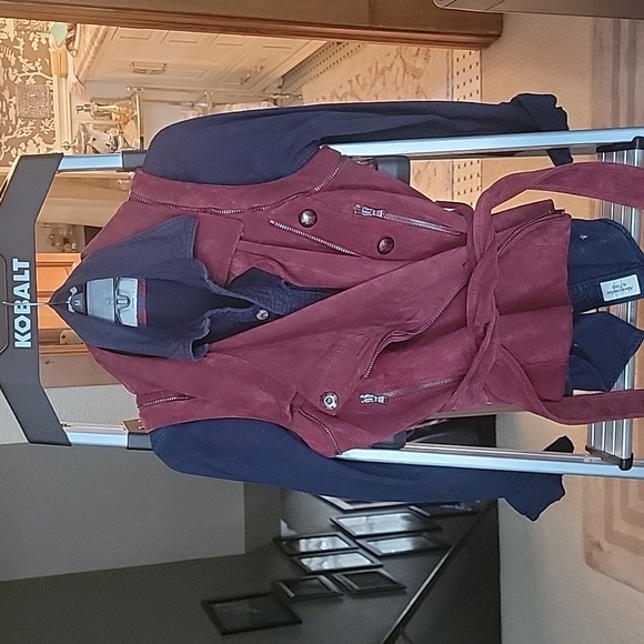 Suede wine colored vest with decorative zippers - Picture 3 of 4